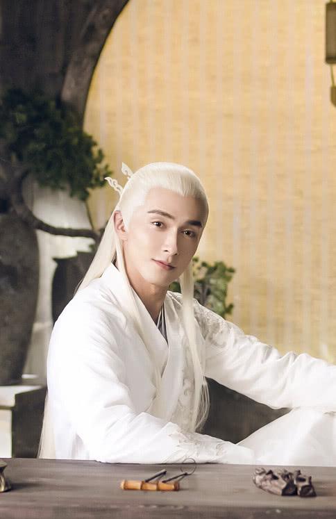 【2020上半年新浪文娱风云盛典】最受欢迎影视演员 Top 8 : ✨高伟光 | 代表作《三生三世枕上书》(得票数:1693001)