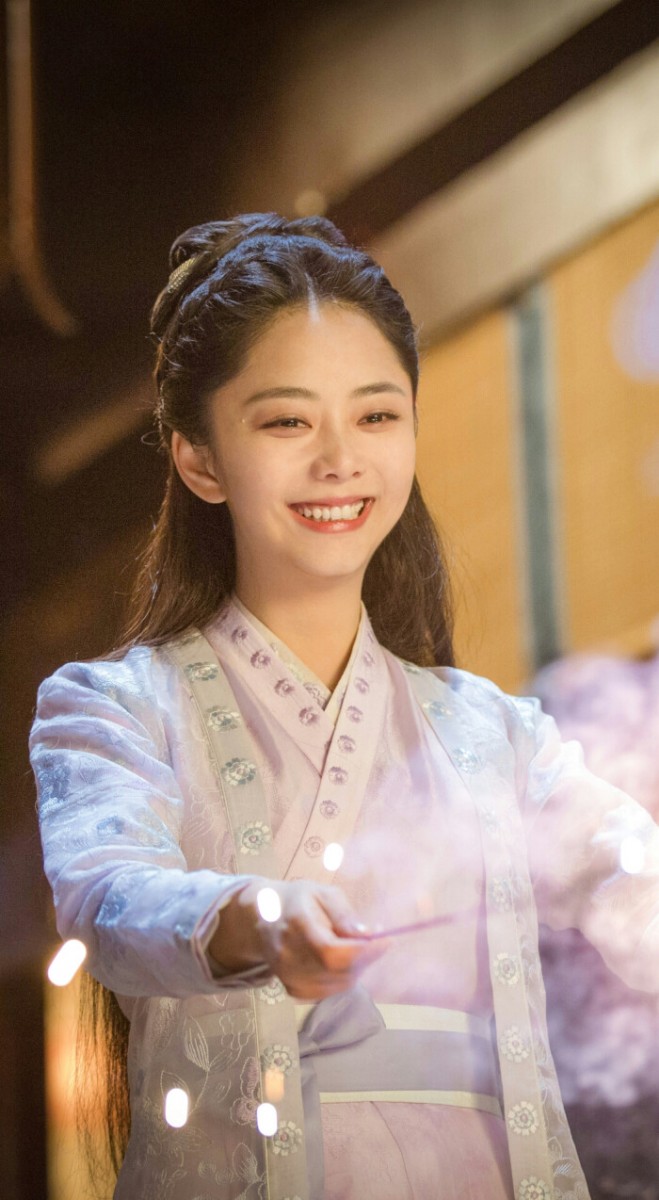 【2020上半年新浪文娱风云盛典】最受欢迎影视演员 Top 3 : ✨谭松韵 | 代表作《锦衣之下》(得票数:856661)