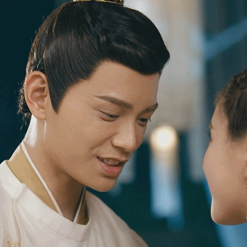 此外还有热恋期的俩人在房门口互道晚安、依依不舍,高甜之余也让人不禁爆笑~?