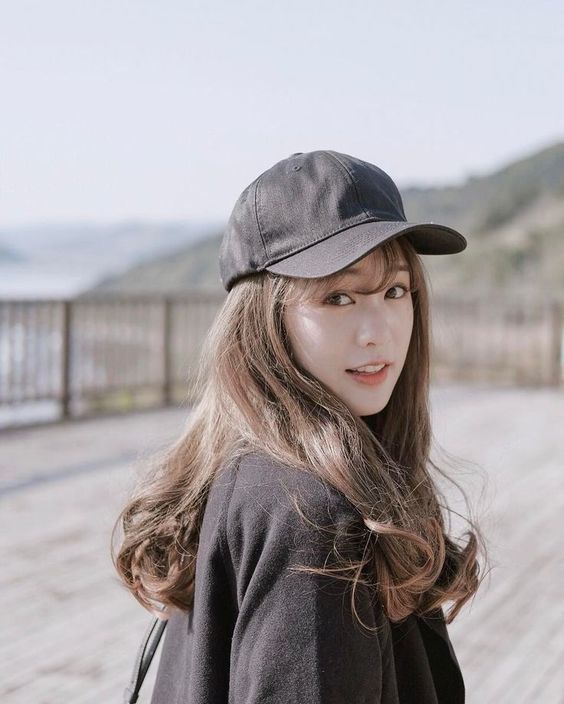 4、宁愿骄傲地单身，也不要委屈地恋爱。 5、不要因为孤单而随便凑合。学会享受独处，在遇到对的人之前，努力让自己变优秀；成为更好的自己，终将遇见更好的人。 6、扔掉不再穿的衣服、忘掉那个不再爱你的人；一个总是回头看的人，走不了远路。