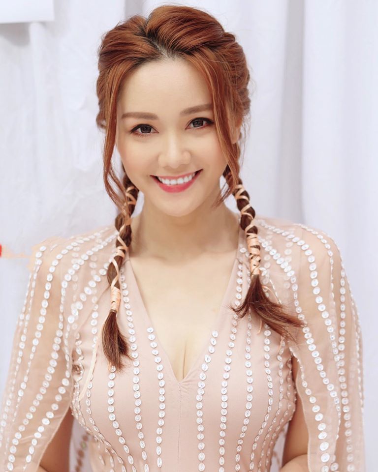 她也建议没有运动习惯的女生们从有氧运动做起,以20分钟为基础做锻炼,慢慢将时长提升至35分钟,对于消脂特别有效!