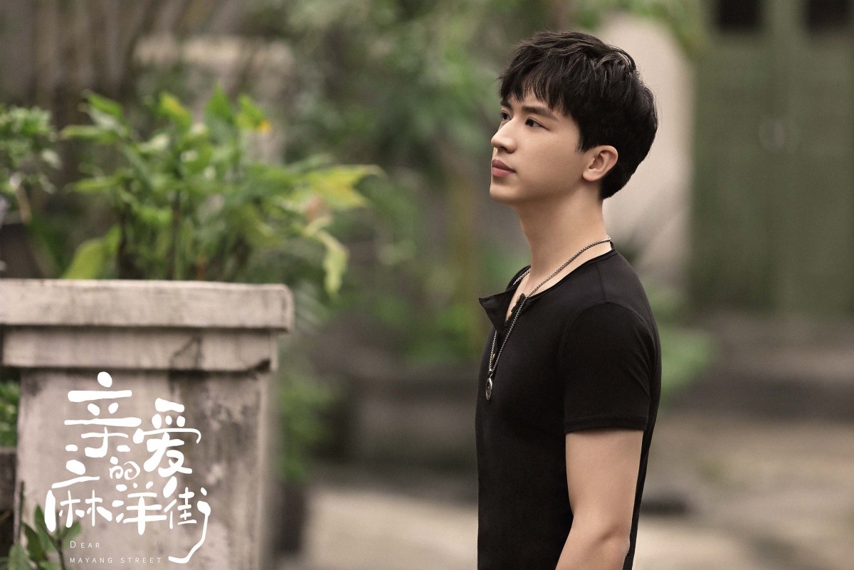 此外，许魏洲和白敬亭主演的双男主热血青春竞技剧《荣耀乒乓》、和谭松韵领衔主演的《亲爱的麻洋街》也让粉丝们等不及想追看！两部作品去年都已经播出宣传片花，但迄今依然没有定档消息；小编私心敲碗希望可以尽快播出吖～