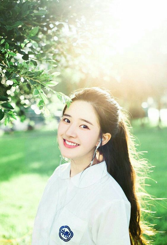 一口亮白牙齿让人更自信,相信这个说法每个女生都认同!? 但除了可以借助美白护理和针对性的产品来达到赶走黄牙效果,也不妨可以尝试看看「天然牙齿美白方法」,低成本GET白亮牙齿~