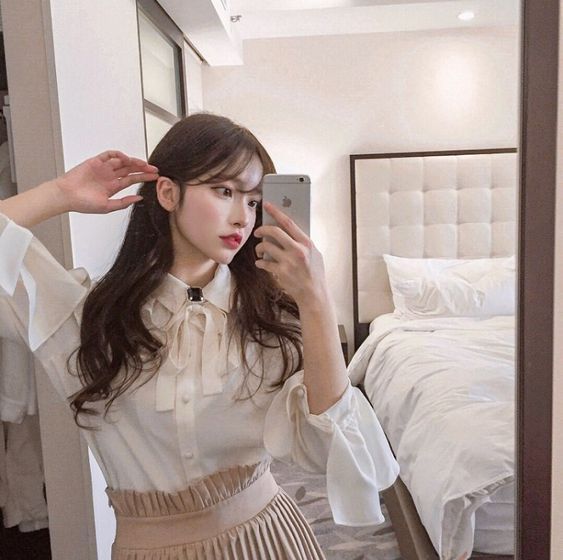 终于!大家心心念念的Tony老师们终于可以复工啦~是不是迫不及待想立马Booking,整理自己MCO期间近3个月来放飞生长的头发了? 今天来给女生们整理出小红书博主们力荐的10款「2020最火显白发色」,而且大部分都不用漂发褪色哟~在和Tony老师见面前不妨先参考看看有没有自己的「心水」发色吧: