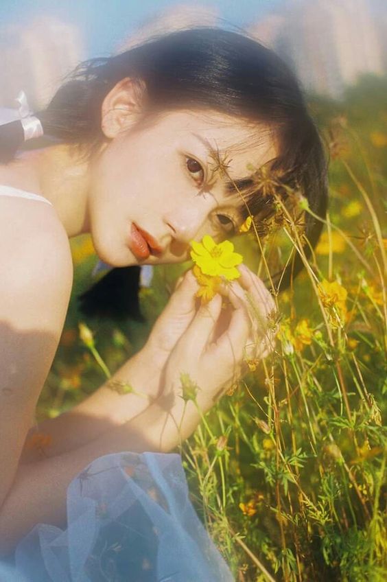 「欸你怎么还单着啊？」；「那个和你同年的XXX都已经结婚生小孩了耶！你是不是要求太高，所以还单身啊？」...踏入20+岁后身边朋友一个个脱了单、有者已经步入婚姻殿堂；即便一直以来从不为自己的感情状态担心，但以上这些来自旁人的「问候」，冷不防让你偶尔会陷入自我怀疑。