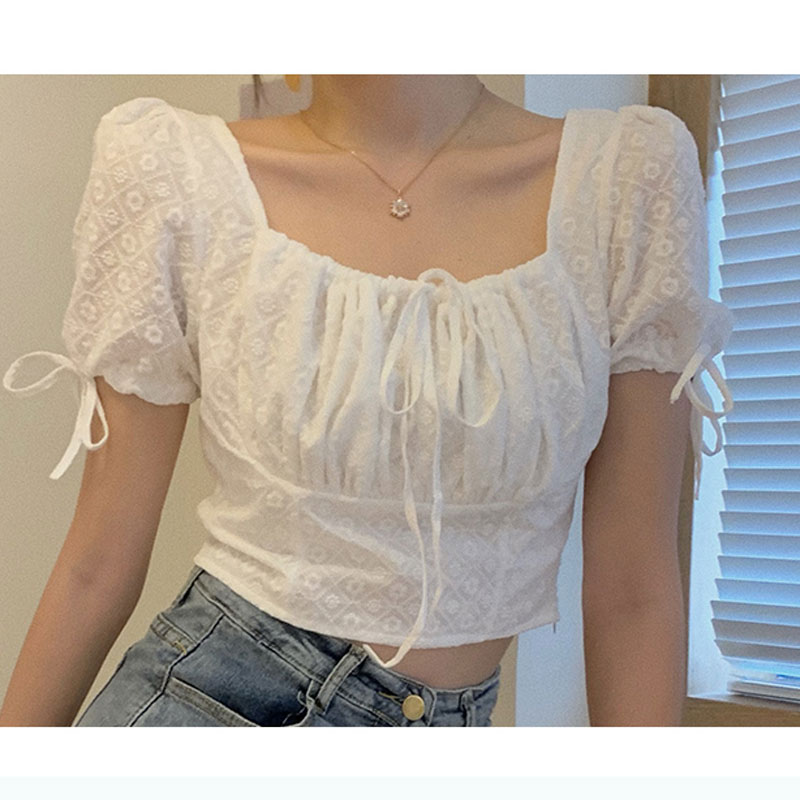 ✨Lisa风法式优雅泡泡袖方领上衣 | 链接 白色暗花设计特别优雅好看,喜欢方领+泡泡袖设计的女生千万不能错过这款!(未包邮价格约 RM34)