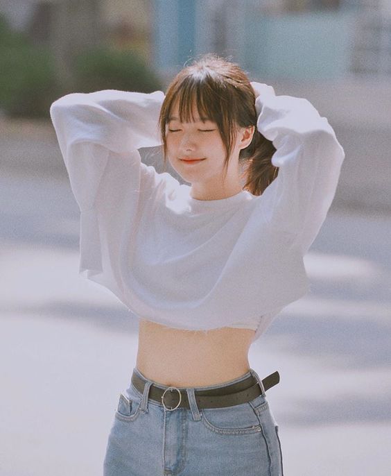 所以比起执着于把体重数字减低,不如注重在如何透过良好生活习惯「养成易瘦体质」,以此成功地长效维持理想体态。下面马上来给「想瘦」女孩们分享相关TIPS: