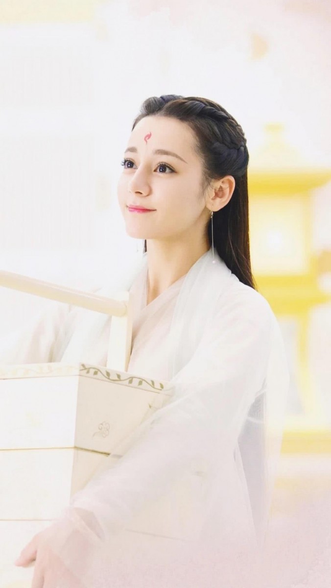 【2020上半年新浪文娱风云盛典】最受欢迎影视演员 Top 9 : ✨迪丽热巴 | 代表作《三生三世枕上书》(得票数:2107347)