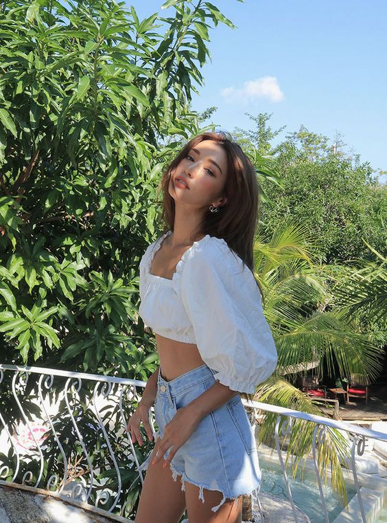 相信女生们对于「减肥是女人的终身事业」这段话很有共鸣~但希望大家谨记,「体重数字」不该成为我们单一衡量胖瘦标准;每个人的骨架、身高体型不同,好比说你让两个同样50KG的女生站在一起,俩人的身材并不会一模一样~