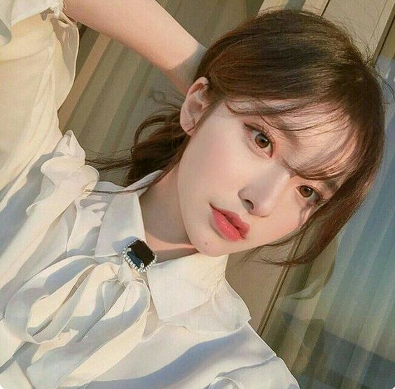 韩式低马尾隐藏扎法