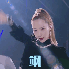 最近热播中的《乘风破浪的姐姐》让大家感受到了「姐姐们」的绝佳魅力,外型和表演架势真的完全不会输给新人选秀比赛中的年轻美眉吖!
