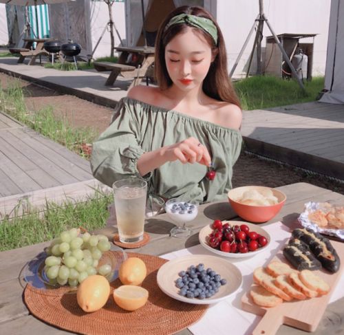 养成易瘦体质习惯(一):不节食 节食的确很快速可以看到瘦身效果,但同时也很容易造成基础代谢能力降低,稍有不慎还会减肥减到气色不佳、或者稍微恢复正常饮食后立刻体重大反弹!