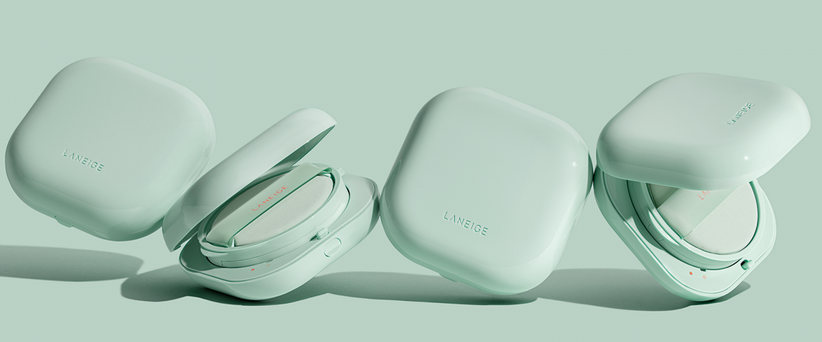 另一款粉嫩薄荷绿色款式Laneige Neo气垫则主打遮瑕力和持久素,但柔雾妆感轻盈薄透,不会给肌肤带来厚重负担感。
