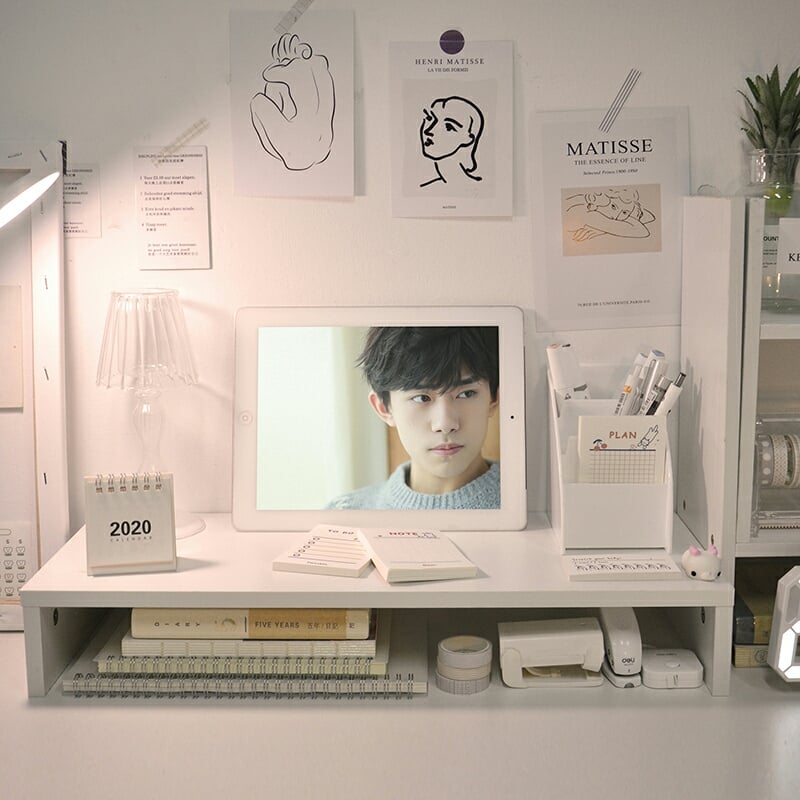 分层架可以帮助增加收纳空间,绝对是书桌必备好物!