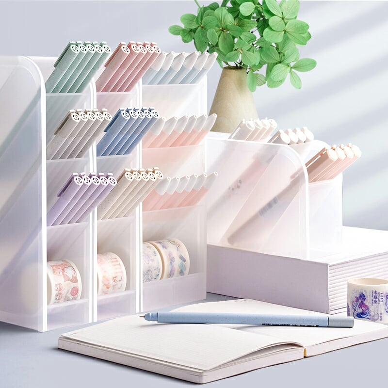 这样的文具收纳盒小编也一次添购了3、5个,有什么文具都能一目了然!而且竖直设计更不占空间哟~