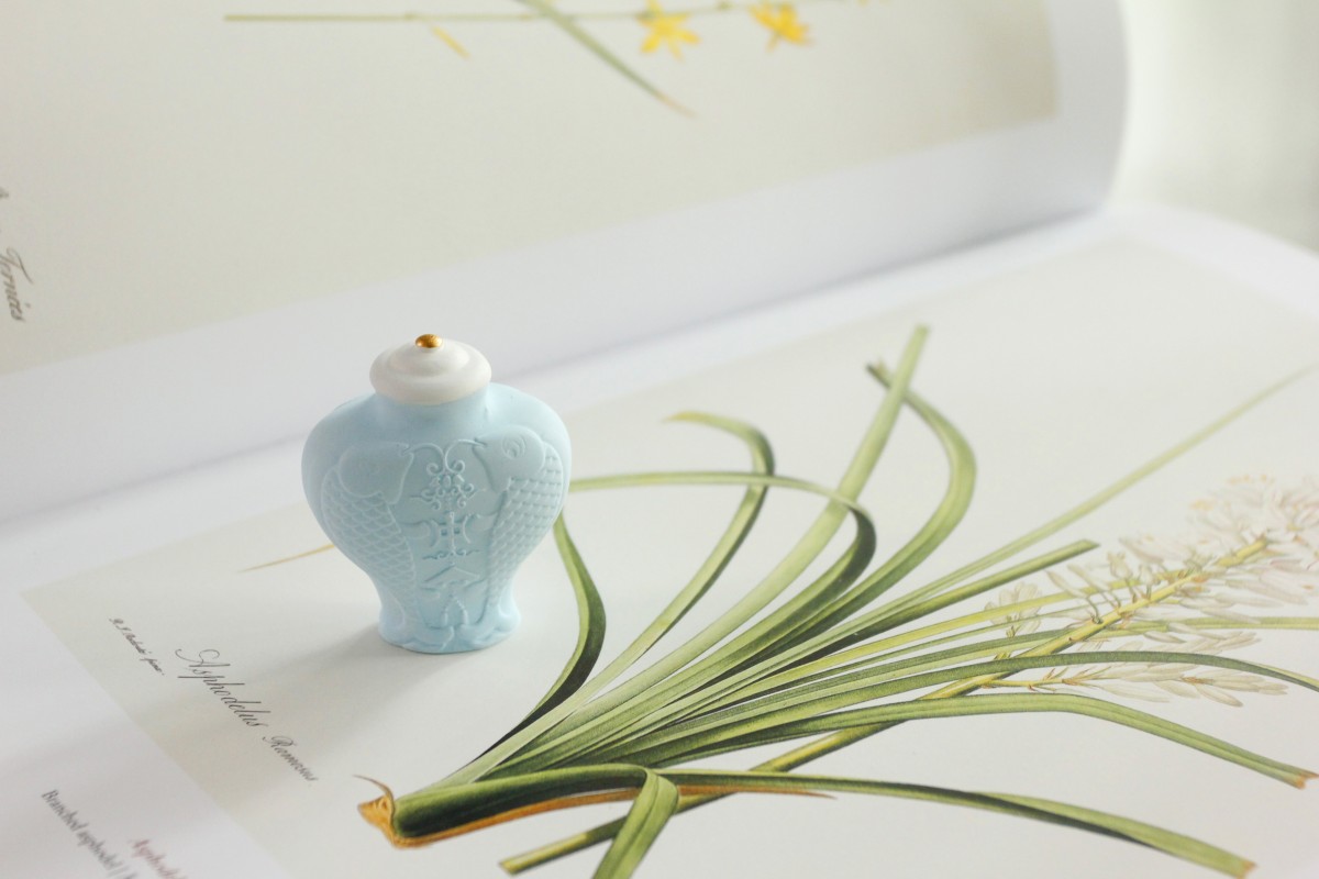 目前故宫文创悦色系列扩香石已经在故宫淘宝店铺上架，未包邮售价每款为50元人民币（约RM30+）；有兴趣的Girls不妨前往了解详情～