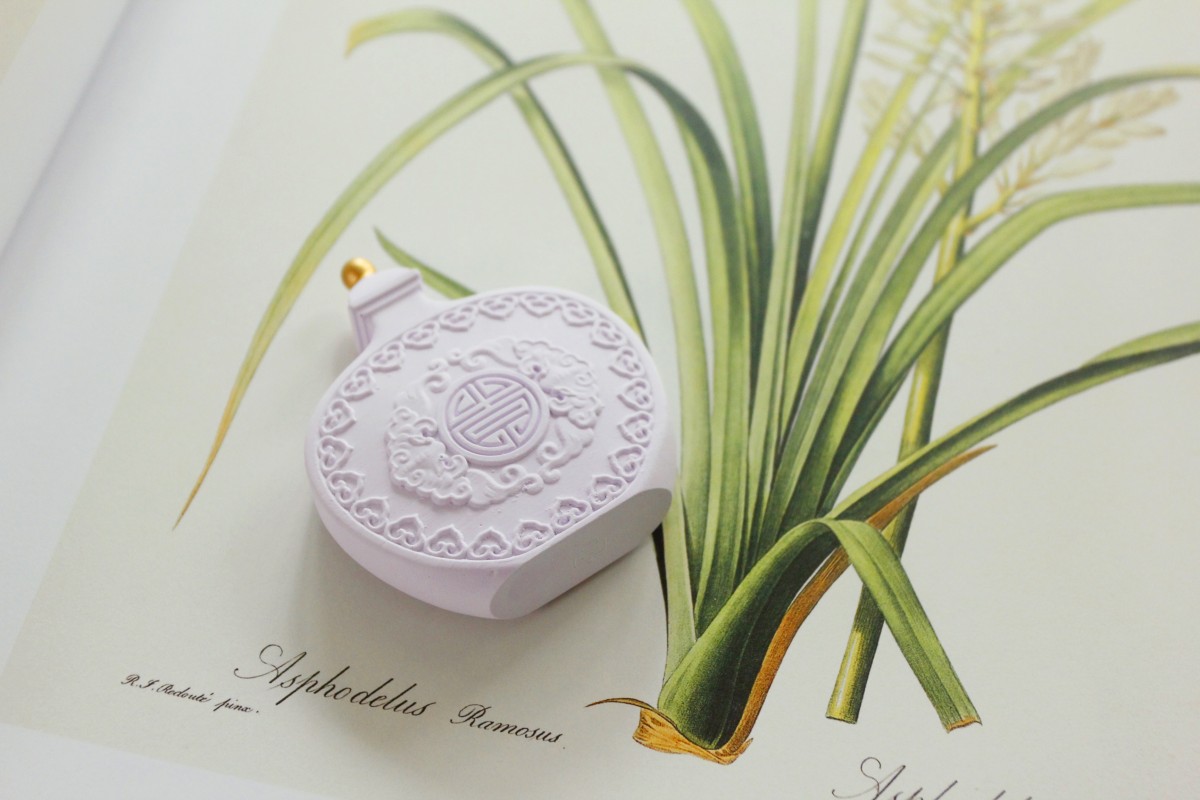 目前故宫文创悦色系列扩香石已经在故宫淘宝店铺上架，未包邮售价每款为50元人民币（约RM30+）；有兴趣的Girls不妨前往了解详情～