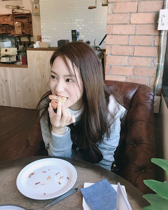 由此可见不少明星艺人在身材管理的过程中,除了积极运动和饮食控制,「吃饭速度放慢」也是健康瘦身必备秘诀!