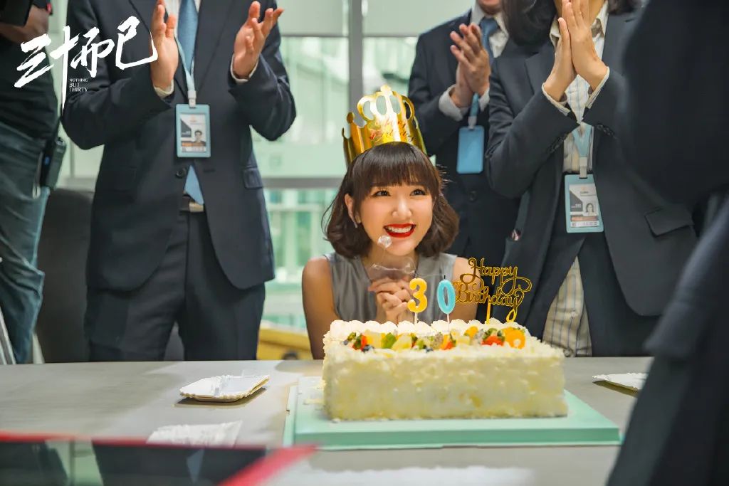 谁规定一定要「三十而立」?不过30而已;谁规定30岁就要蒙受重重的束缚?不过30而已。「所谓三十而立,它并不需要我们在30岁时达成什么伟大的事业,而是要拥有强大的内心,能做自己的避风港 - 演员 毛晓彤」 Girls们最喜欢以上《三十而已》剧中的哪一段经典台词呢?不妨留言和小编分享吧!♡