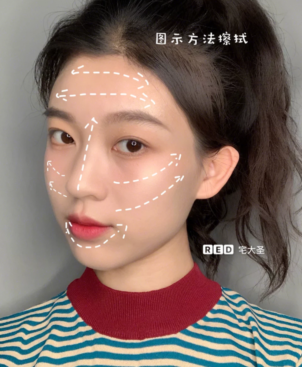 混油皮、油皮痘痘肌化妆水正确用法: 混油皮和油皮痘肌Girls适合使用清爽无黏腻感的化妆水,并且搭配化妆棉使用。由于偏油性肌肤容易积累老废角质,所以搭配化妆棉使用可以很好地进行二次清洁,清除老化角质的同时还能抛光肌肤。