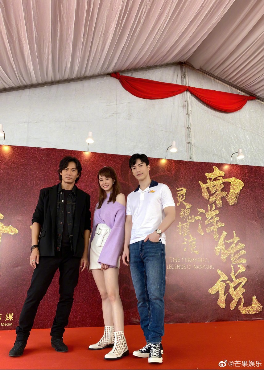 王冠逸、戚玉武《灵魂摆渡 · 南洋传说》在大马柔佛开镜 日前正式在柔佛新山举行开镜仪式的《灵魂摆渡 · 南洋传说》，主角确认将由凭借《延禧攻略》和《楼下女友请签收》人气大攀升的王冠逸、以及新传媒阿哥戚玉武领衔主演！该部网剧以南洋为背景，具有阴阳眼能力的夏冬青（王冠逸 饰）和灵魂摆渡人（戚玉武）联手破解一桩桩悬疑恐怖事件～