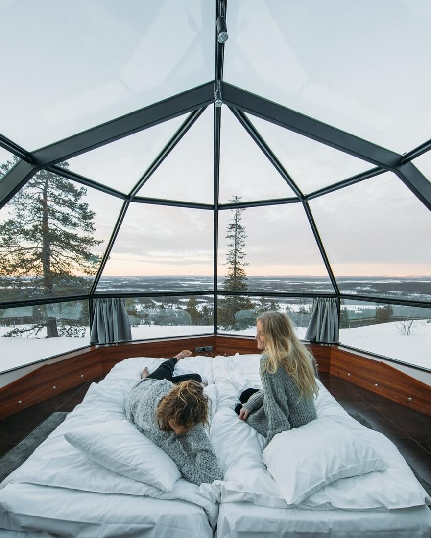 赶快把这篇分享给最爱的TA或你的闺蜜、一起许下「极光之旅」约定，将芬兰玻璃屋列为你们的「有生之年旅游必去Bucket-List」吧！