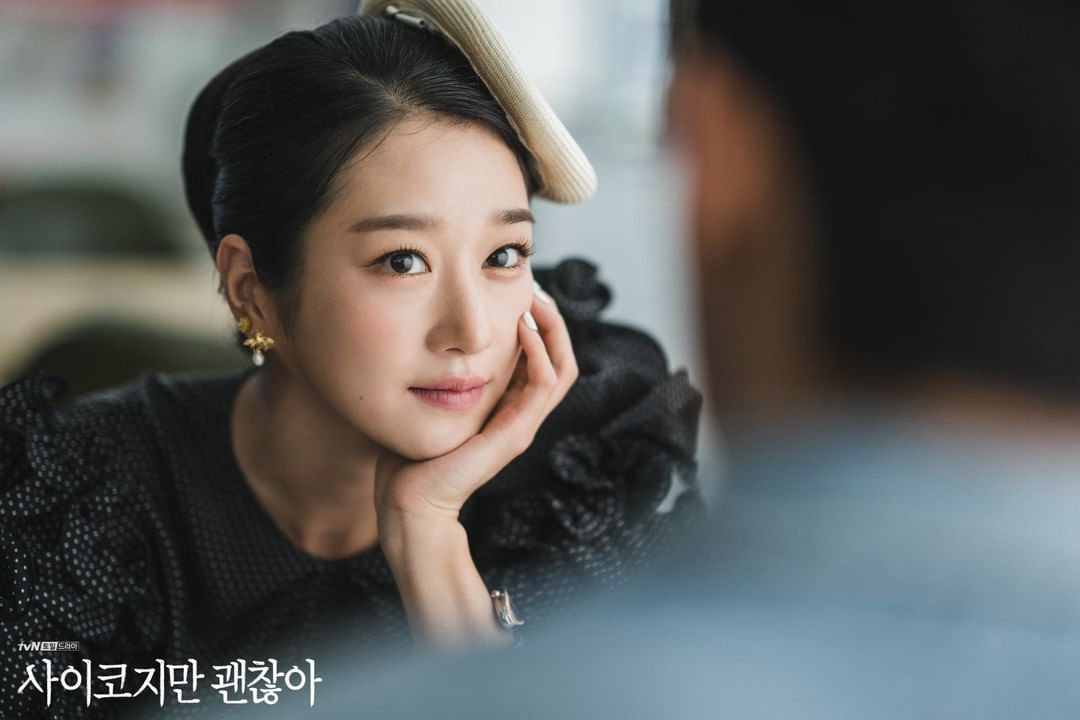 其中饰演「暗黑美魔女」的徐睿知冷艳气质加上天使脸孔魔鬼身材,堪称本季网上讨论度最高的女明星之一!尤其她那高清镜头下依然如剥了壳的鸡蛋般白嫩丝滑的皮肤,被韩网网民大赞是「拥有最美肌肤的女生」❤️