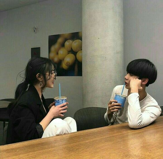 UP认为同上一点一样,会愿意花时间去留意、关注对方和接触,多半是具备目的性的~男生这种密切关注你的社交平台的「刷存在感」表现,八成是出于对你有感觉才会这么做~