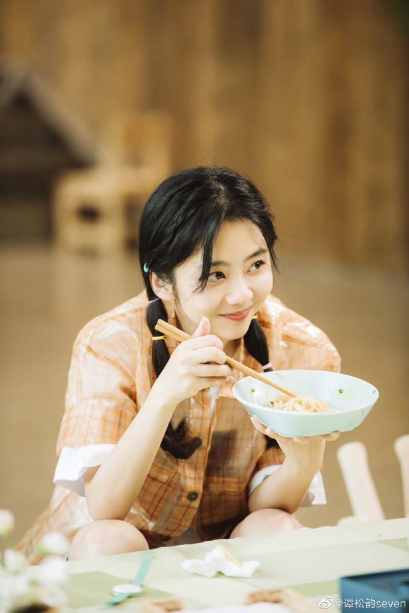 4deda15fgy1ggcgub2vj4j21w82u84qq