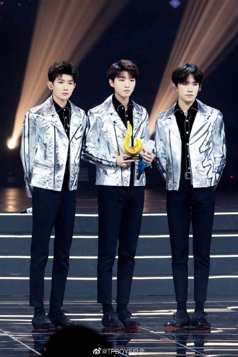 6b8f3d4ely1gat400dxmjj21sz2ph1l0