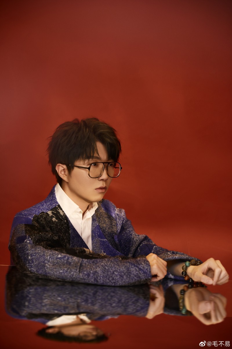 6、「做你想做的决定,每条路有每条路的风景。」 7、「快乐是赏赐,悲伤是考验;不快乐也不悲伤是生活的常态。」