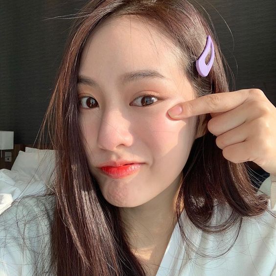 除了以上针对性的改善方法,下面再给大家科普几项日常适用的祛痘攻略,不妨养成起来赶走恼人痘痘吧: