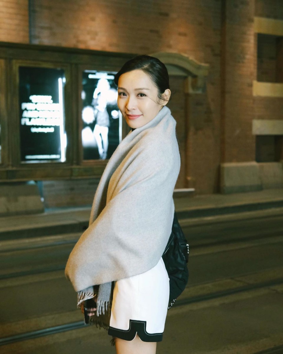 8、「成长路途上还有更多看不见的疤痕;每一道疤痕的消退,仿佛都在提示我放下执着的同时,也是放过自己。」