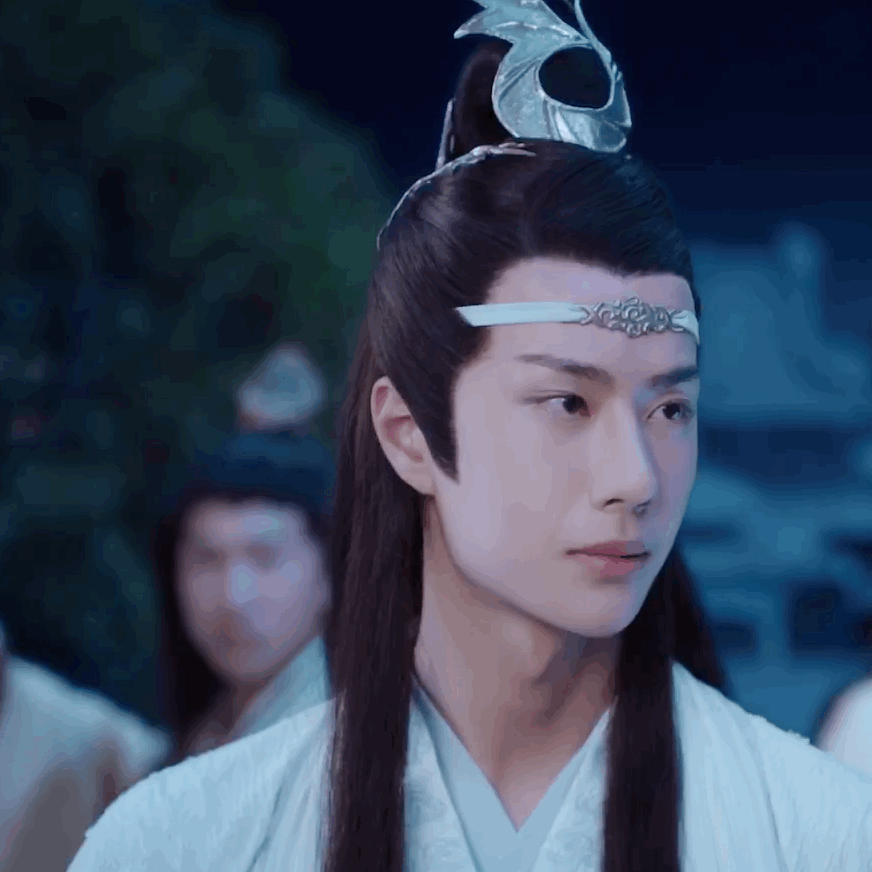 ✨王一博 王一博在《陈情令》中饰演的蓝忘机高冷、面部表情少,很多时候都需要靠眼神表现出愤怒、悲伤、深情、惊喜等心情;97年生的他很好地诠释了角色丰富的内心戏,被观众大赞「成功将角色演活」!