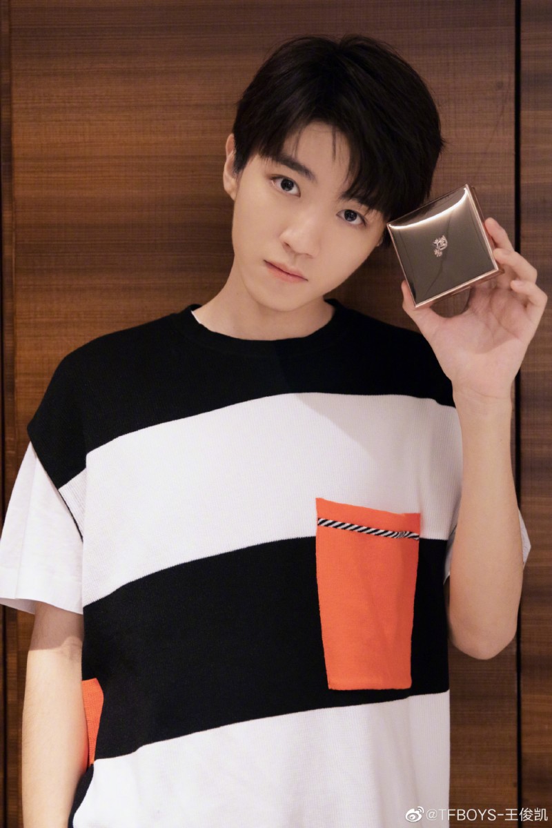 9b884b3bgy1gb6bbsujh1j22wd4cknpl