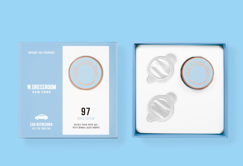 一盒中会包含一个外壳和2颗香氛胶囊，超精美包装送人或自用都很赞呢 ? 目前W.DRESSROOM汽车香氛可以在BEAUTYSTALL官网购得，感兴趣的集美们赶紧趁优惠期入手吧！
