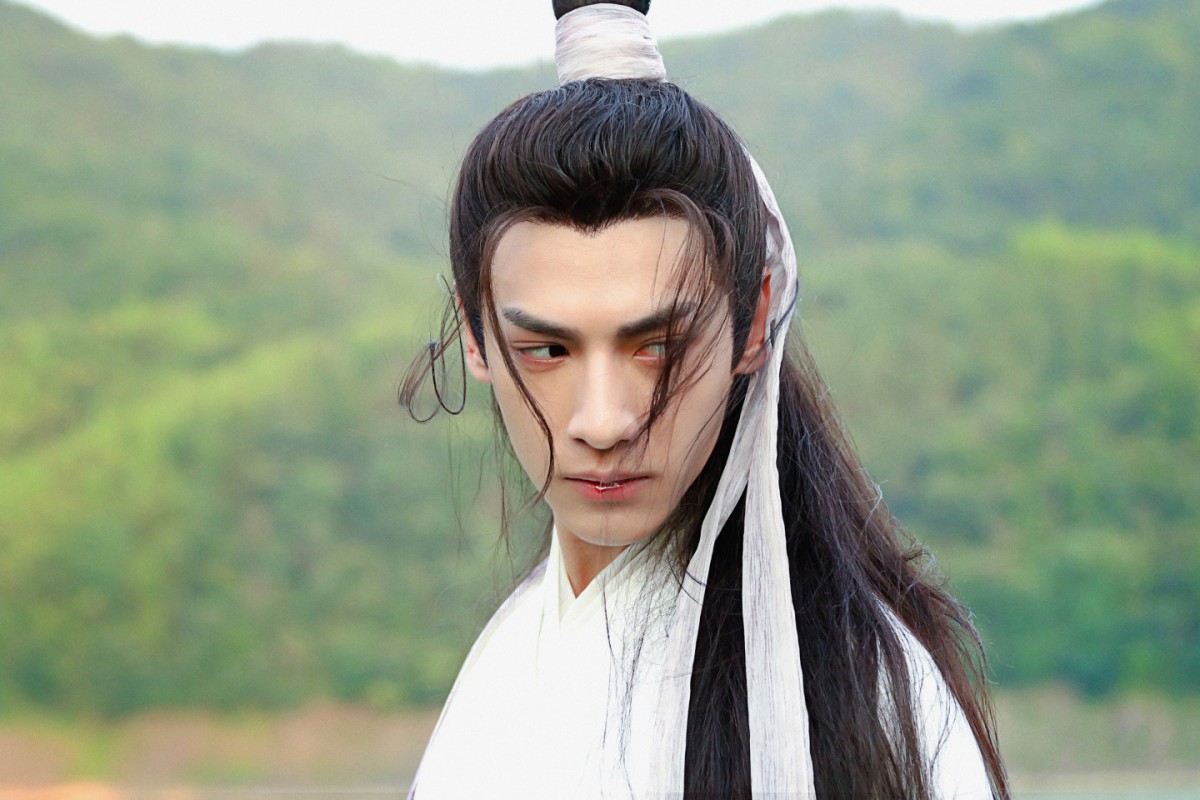 ✨罗云熙 无论是在《香蜜沉沉烬如霜》中彰显眼技「神仙落泪」一幕、前期温润如玉后期黑化的强烈对比;抑或者是近期在《月上重火》中看向女主角时会发光的双眸,罗云熙的眼神都超级带感!