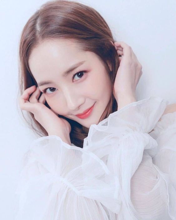 眼影的颜色才能吸引人的注意