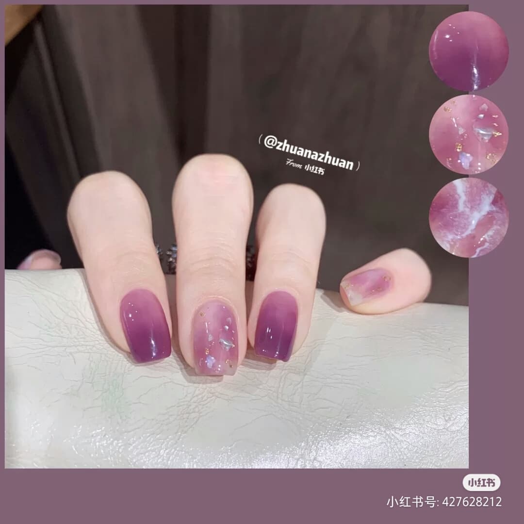 葡萄果汁系水亮美甲 大热天里喝一杯透心凉的果汁根本人间至美享受(笑)水亮亮的冰透感葡萄果汁系美甲不仅仙气慢慢,还敲级无敌显白吖集美们~