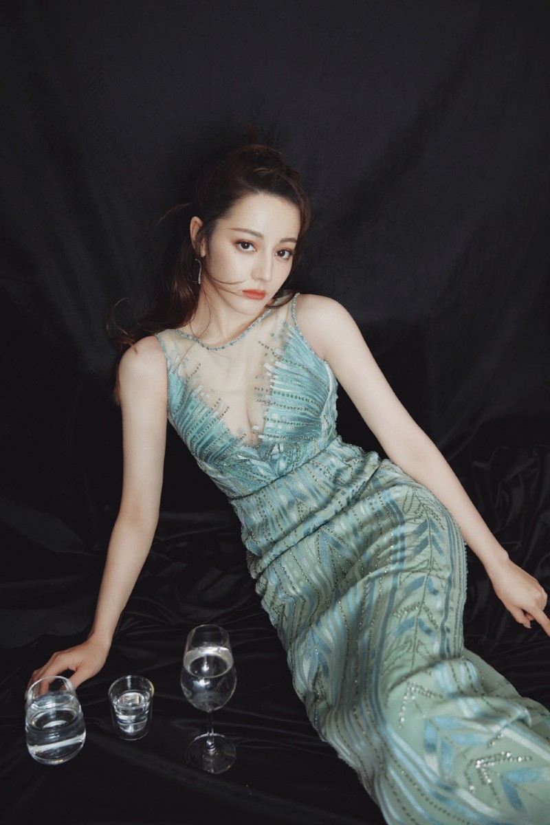 轻食餐吃这个,健康又饱腹~ 有的时候正餐以外的时间肚子突然特别饿、零食也满足不了自己的时候…不妨和热巴学做这款「轻食三明治便当」,美味健康的同时还非常有饱足感呢!做法很简单,将番茄和黄瓜切片后铺满在全麦或杂粮面包上,然后少油煎一颗荷包蛋叠放在上面,撒点胡椒调味即可享用。