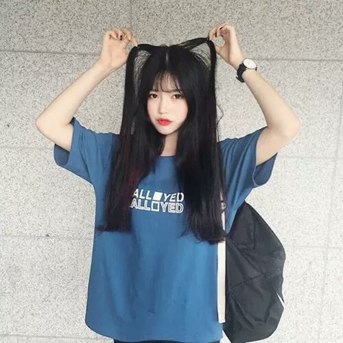 中长发和长发女生共同困扰,莫过于扎头发好麻烦、不扎头发的话飘散的发丝又超碍事(笑)发型可以说是女生的第二张脸,若是披头散发很容易显得人邋遢没气质~ 今天来教给手残党们3款特别简单的唯美发型,简约好看的style无论上班、上课还是出门约会都很适合扎哟!
