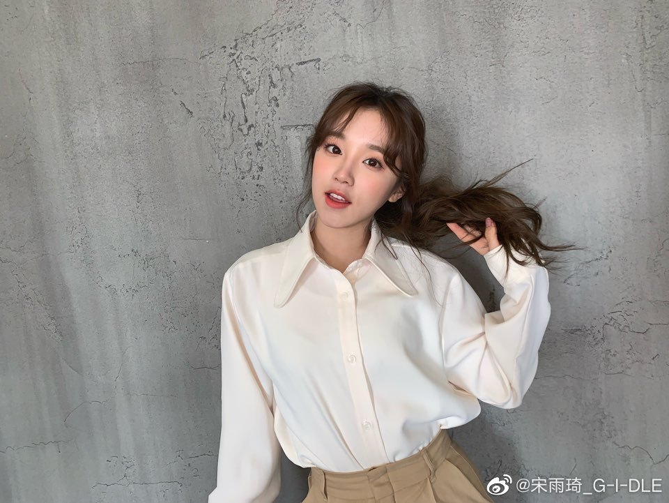 简单几分钟内简单搞定的以上3种发型,连小编这种手残妹纸都能轻松完成(笑)马上收藏笔记起来练习,出门前扎一扎保证整个人的气质更加分~