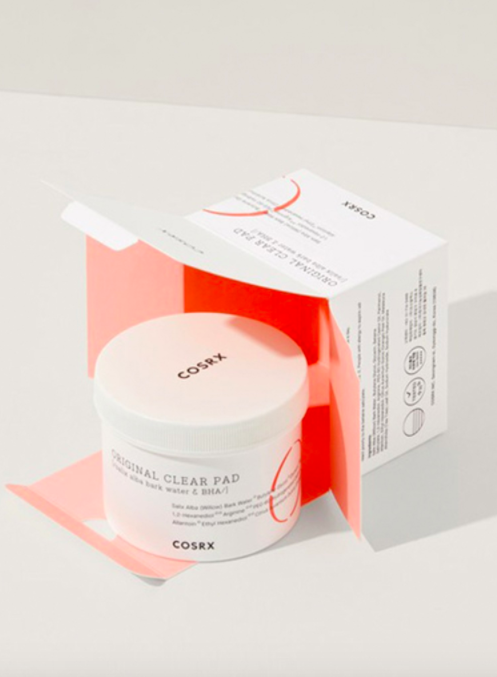 [1+Case] Cosrx One Step Original Clear Pads Set （RM89）>> 链接 COSRX家的这款明星产品：角质湿巾棉片，在7月份于化解APP上荣登「去角质」产品最好用亚军！小红书博主推荐可以用于清洁黑头分析，在要清洁的位置用棉片平滑那面敷10分钟左右，之后用棉片粗糙那面一擦就能清理掉会堵塞或撑大毛孔的脏污！其中蕴含的甜菜碱水杨酸脂用于疏通毛孔和控油、白柳树皮水成分具备去角质和舒缓作用。尤其推荐给油皮妹纸们～