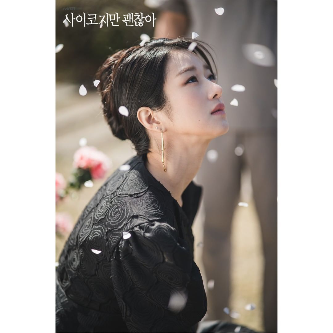 不是「年长」就不会犯错；人啊，都是需要跌跌撞撞走完一辈子的。