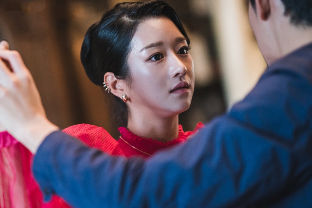 不要再做梦了、不要再一味地抬头看夜空中的繁星…低头看看自己踩在泥泞里的双脚吧！这才是现实。当你承认并接受现实的瞬间，每个人都会变开心。