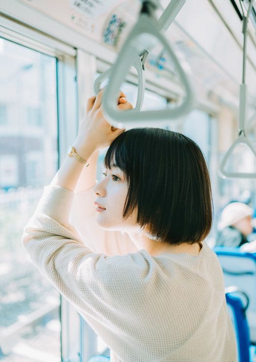特质(四):相比群聚,你更享受独处 比起和一大群朋友出门聚会,你更喜欢空出时间和自己相处。你总是很棒地利用独处时间进行深思、自省,审视自己近段时间以来的生活经历,探索更深层次的人生意义和价值。爱独处的你未必是孤僻、不懂和人相处,你只是更希望善用每天仅剩不多的独处时间,去了解自己想要什么、活成自己喜欢的模样~