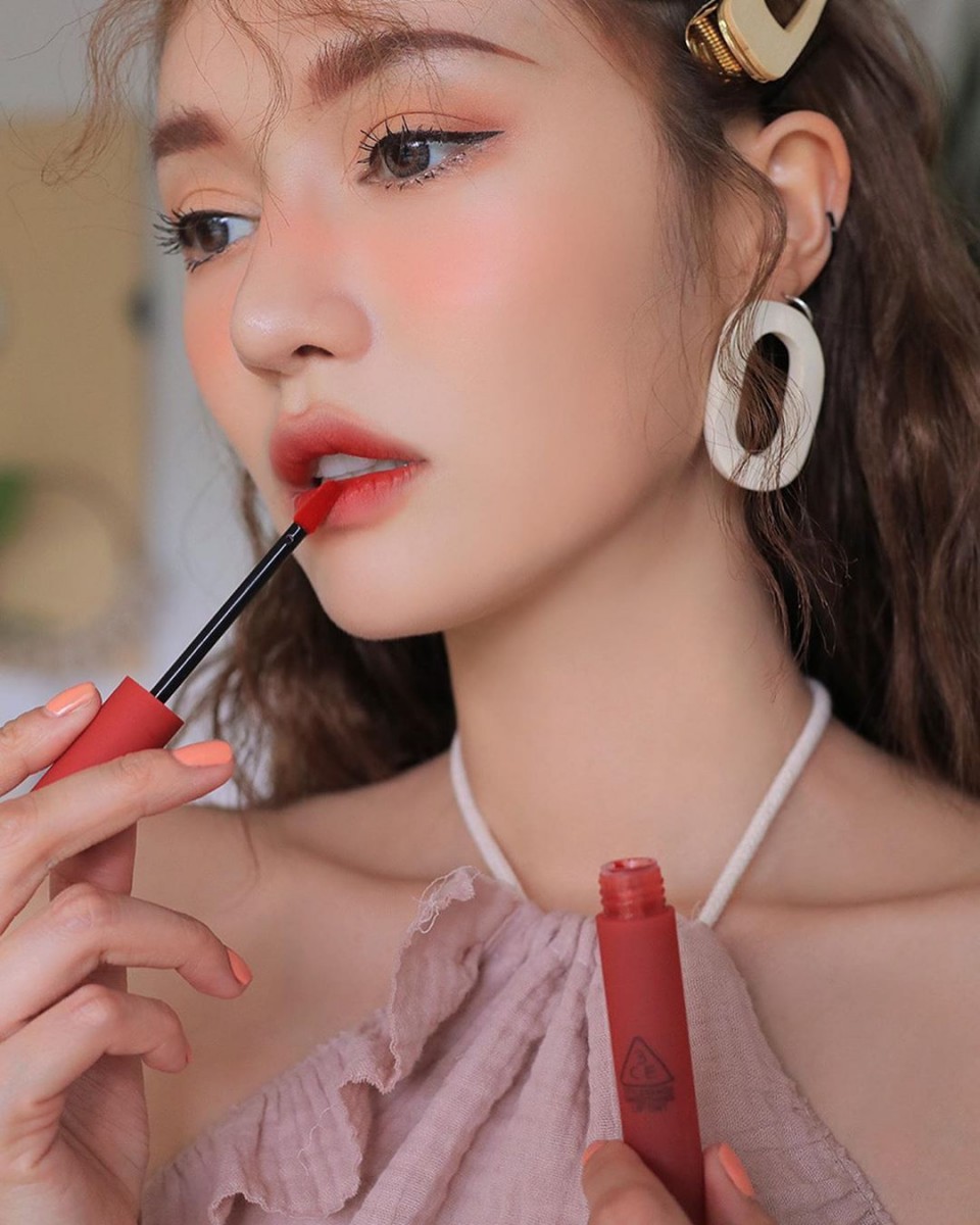 下面马上来给跟和小编一样大爱3CE和韩妆产品的Girls详解超值得入手的好物以及优惠详情,和小编一起手刀冲去剁手吧!(笑)