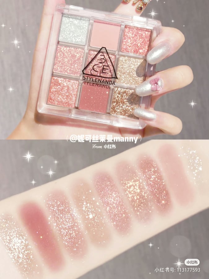 此前在韩国还没上架就掀起热议的「小冰块系列」也有上架(尖叫~)!其中眼影盘部分粉色盘 #Delightful 和 橘色盘 #Shot Again 都好看到炸裂,在小红书上被美妆博主们狂种草推荐~ RM170 >> 链接