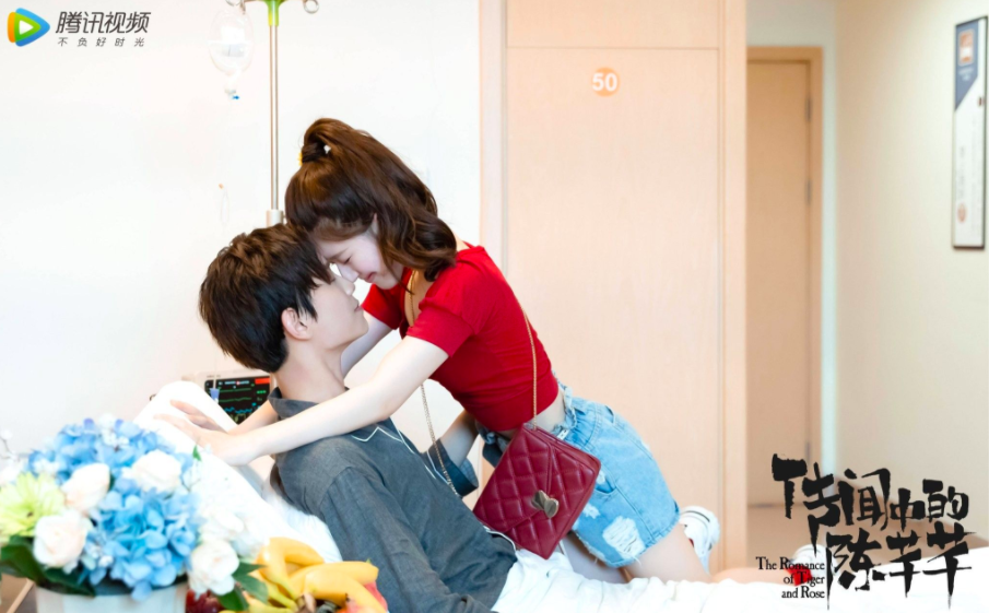 《传闻中的陈芊芊》成交CP 虽然三公主陈芊芊喝少城主韩烁一开始就有过一场婚礼，不过却是以芊芊误以为韩烁在酒中下毒「闹剧」收尾～后来穿越回到现实世界的小千和同样经历了一场「花垣城梦境」的韩老师重逢，结局只停在了俩人感动相拥～