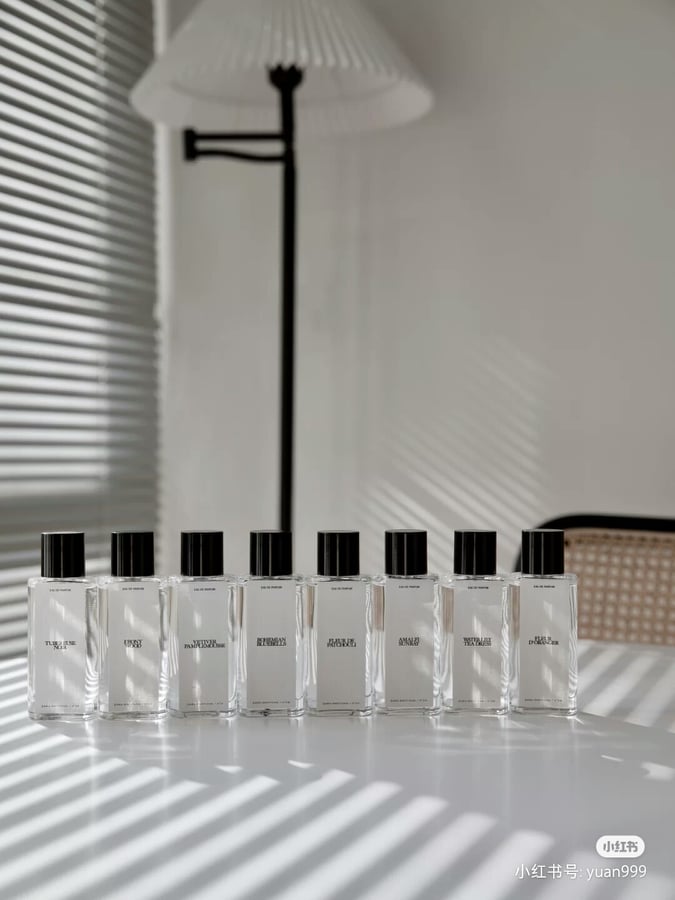 ZARA Emotion系列香水一共推出了8款香气，包装设计是无论任何年龄层Girls都大爱的透明瓶身极简风，极具质感！